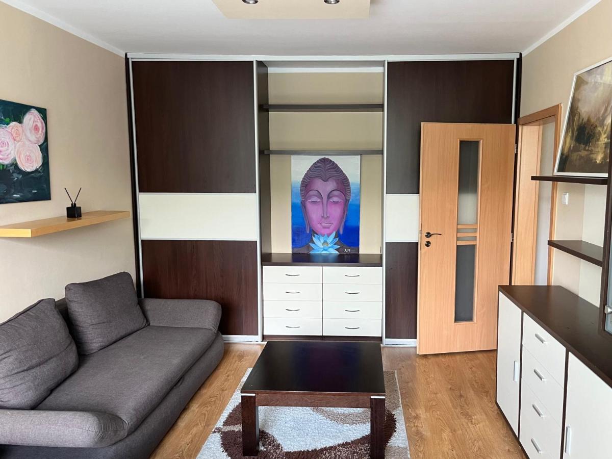 Elegant Escape Apartment - Free Parking, Easy Access To City Centre Bratislava Exterior foto